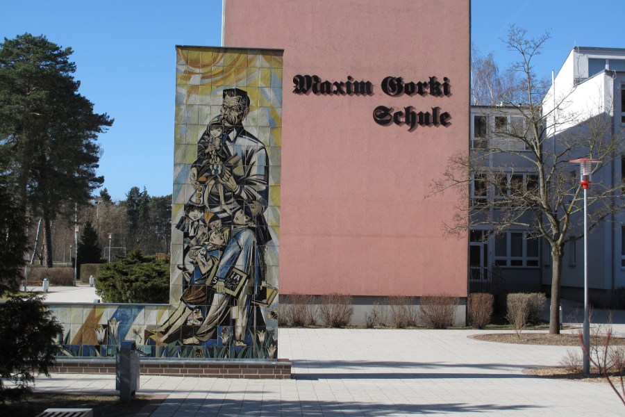 Maxim-Gorki-Stele_Bad_Saarow_Wiki