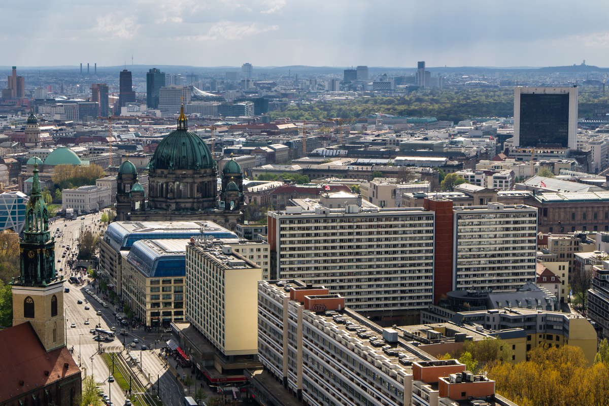 Берлин значение. Германия Берлин центр. Столица Германии экономи Берлина. Берлин центр 2003 года. Берлин сейчас.